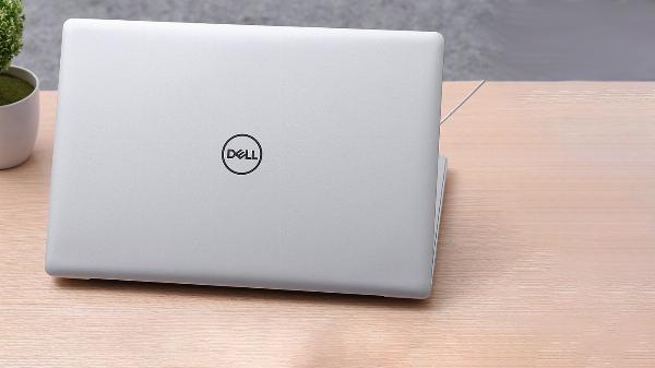 LAPTOP DELL INSPIRON 15 5570 - M5I5238W